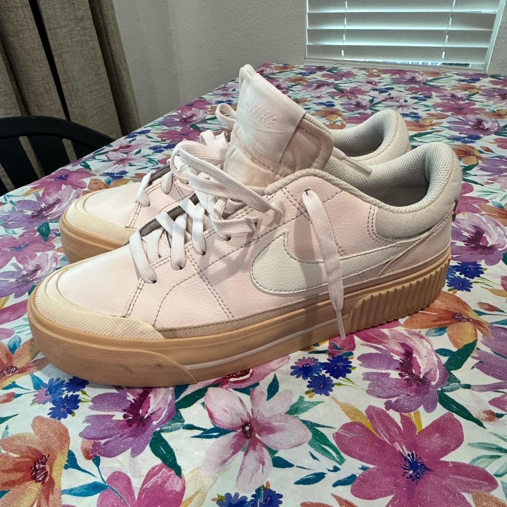 Nike Women's Court Legacy Platform
